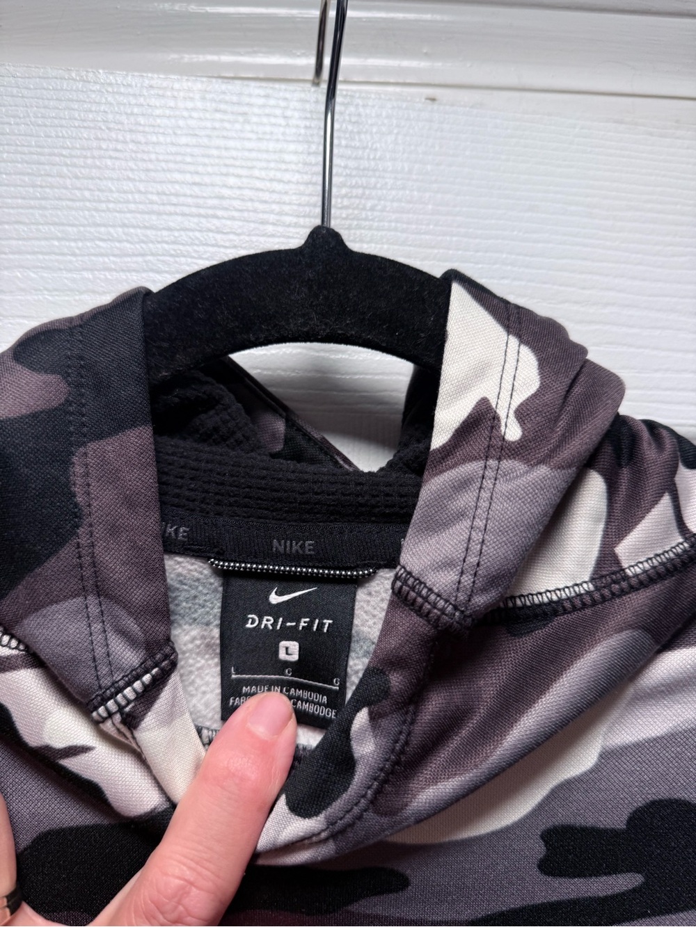 Nike Boy’s Dri Fit Performance Camo Hoodie - Black & Gray - Picture 3 of 4